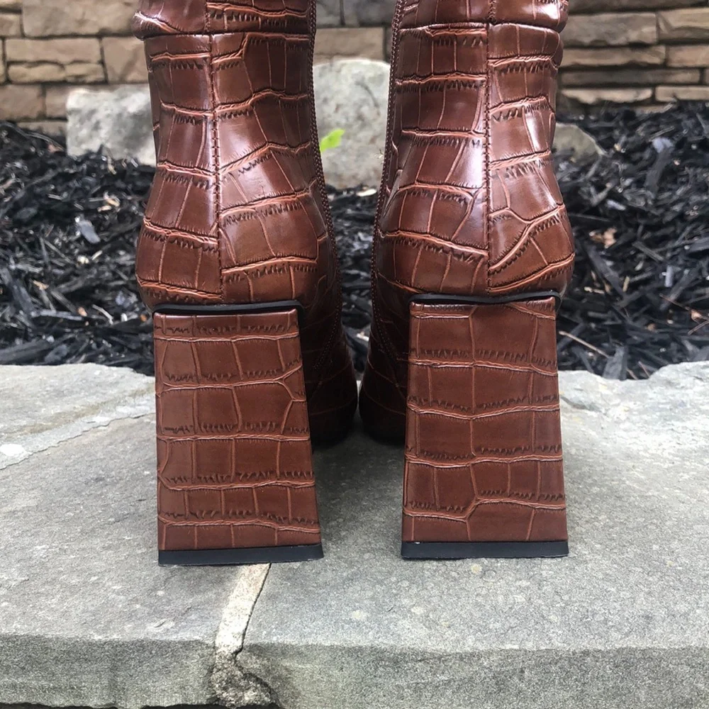 Billini Brown Croc-Patterned Heeled Boots. Excellent condition. Size 6. - Picture 6 of 12